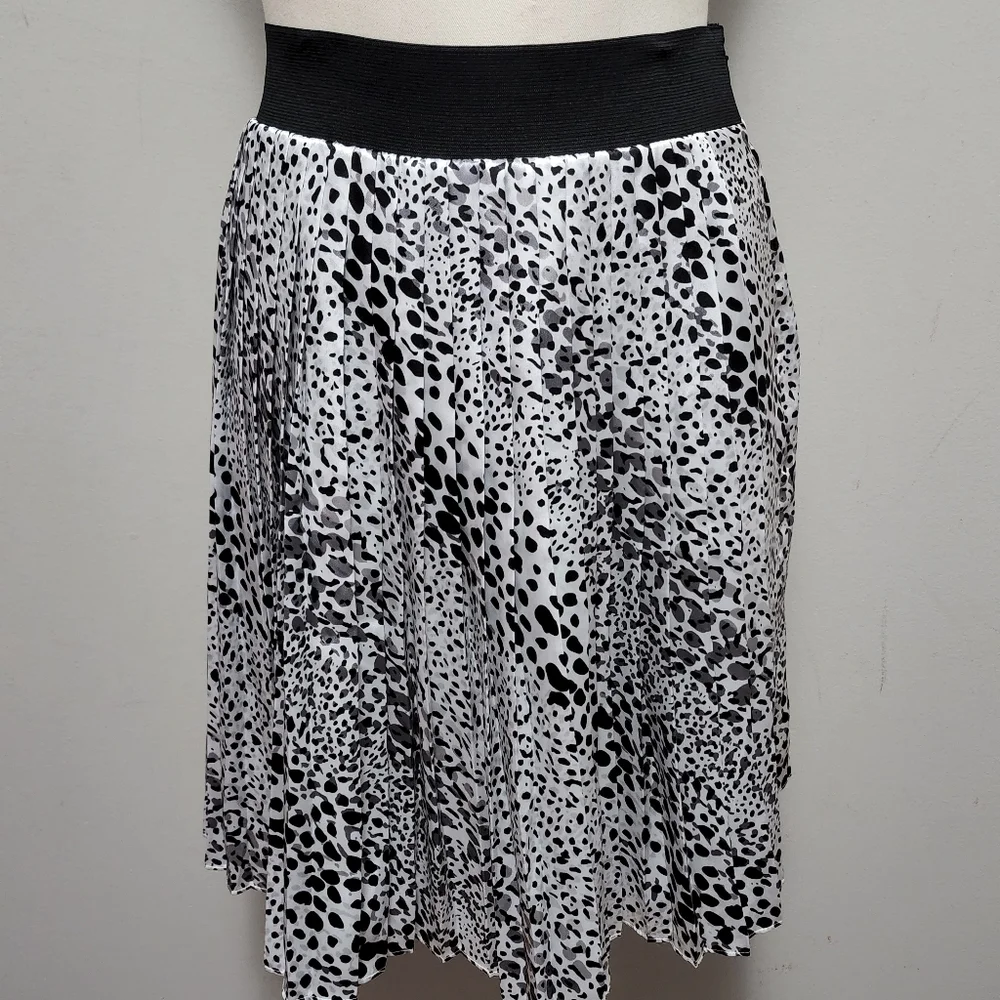 Whbm leopard sateen pleated skirt size 8 - Picture 2 of 6
